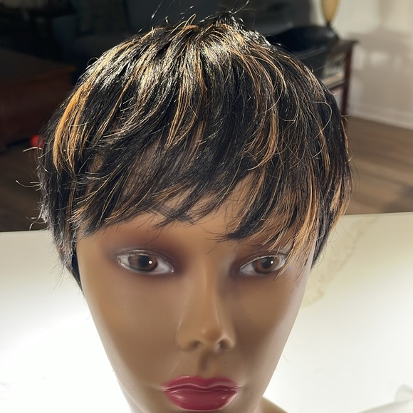 💯% HUMAN Hair, Short, Pixie, longer on top, black, highlighted - Picture 12 of 14